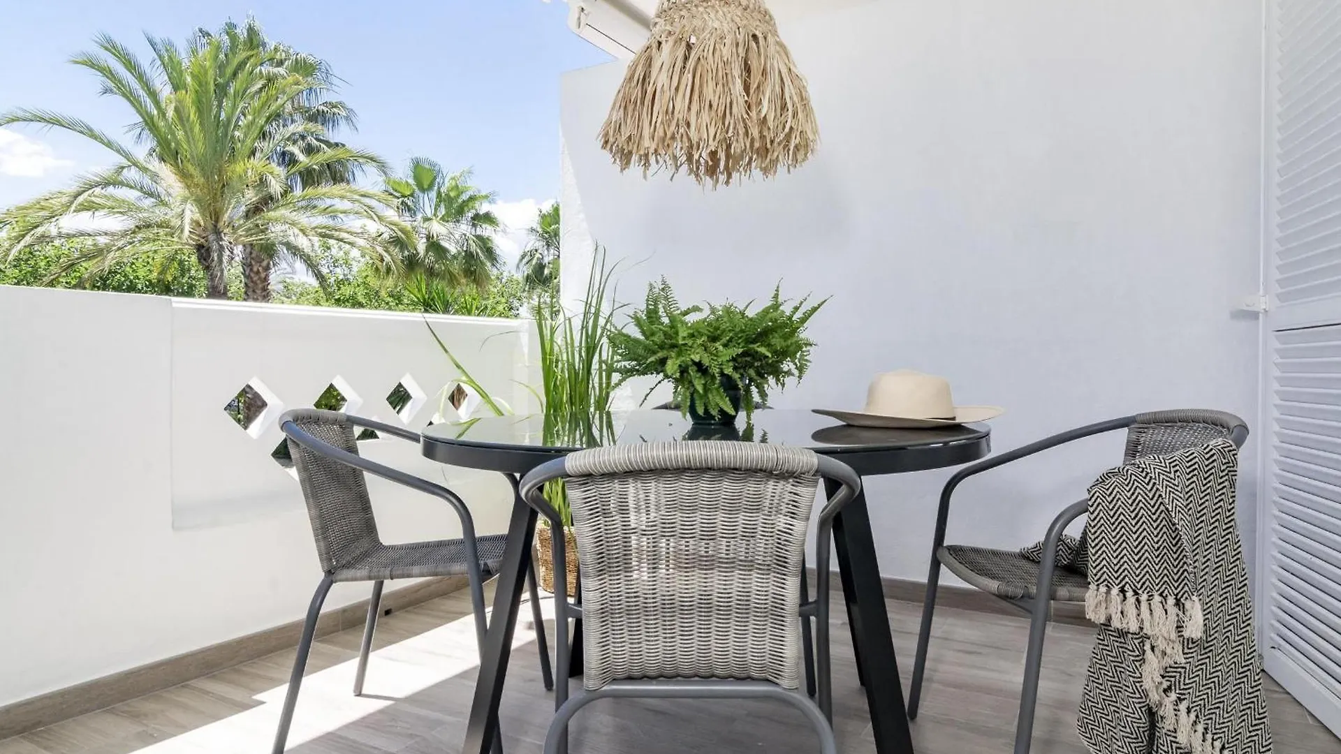 Pr- Stunning Flat Front Line Beach Puerto Banus Marbella Apartment