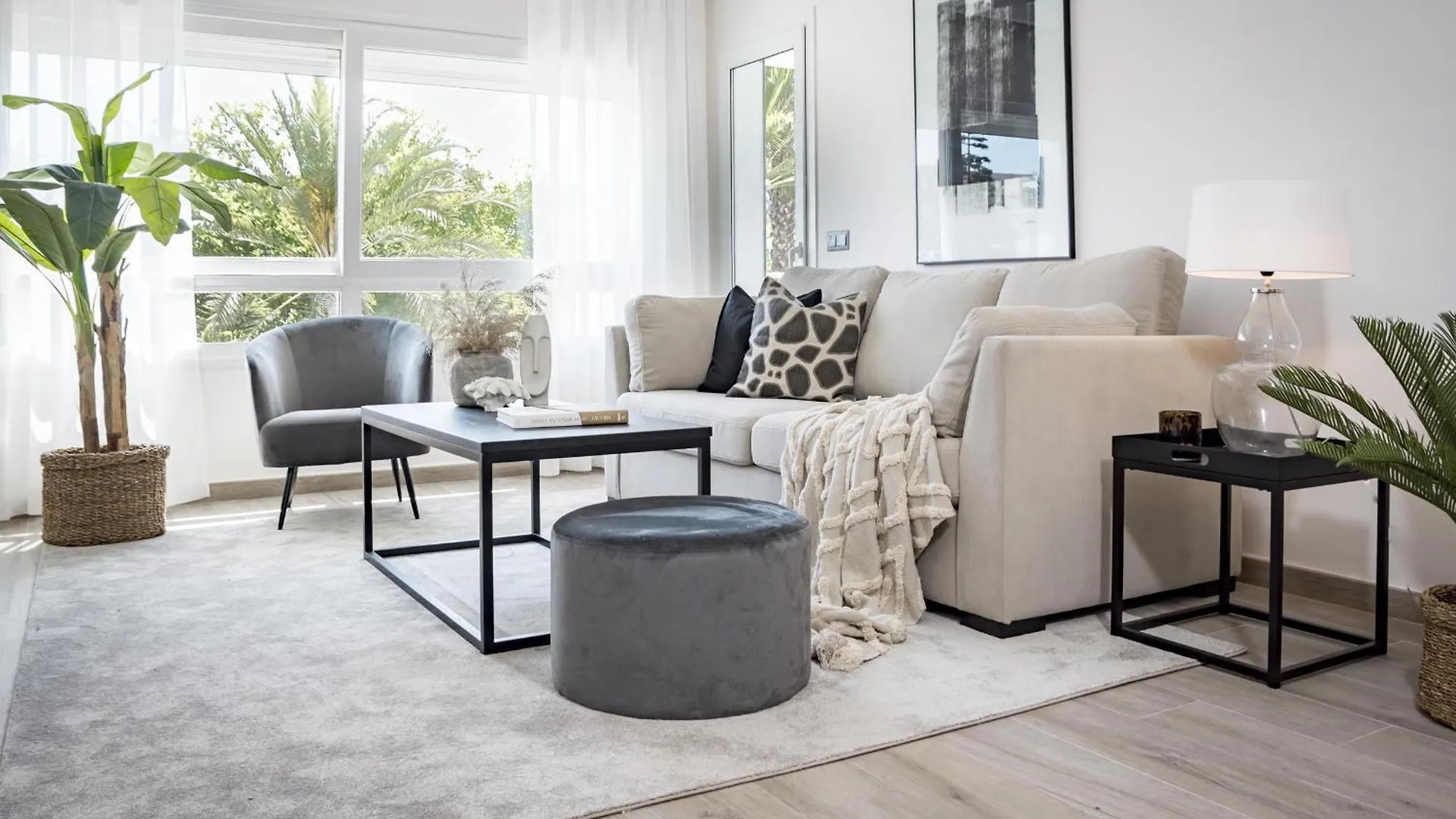 Pr- Stunning Flat Front Line Beach Puerto Banus Marbella
