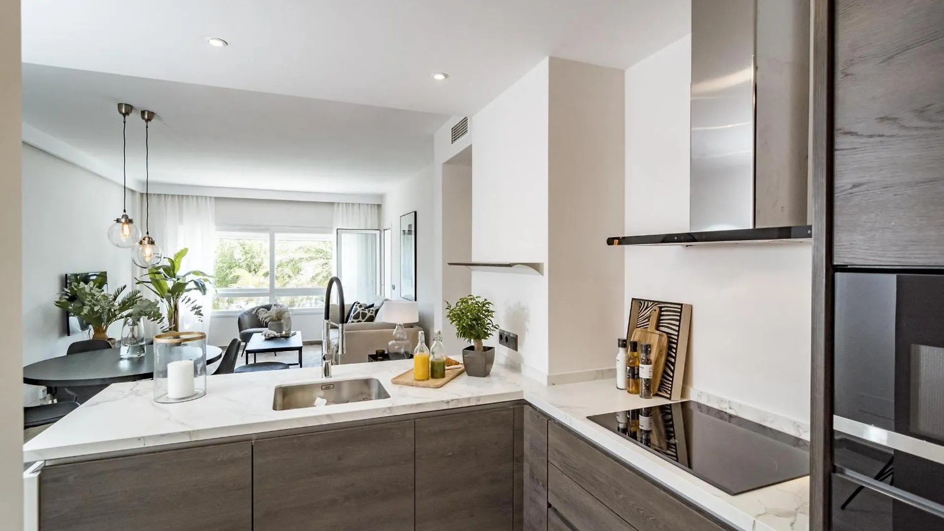Apartment Pr- Stunning Flat Front Line Beach Puerto Banus Marbella