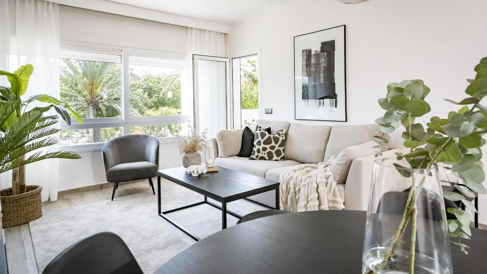 Pr- Stunning Flat Front Line Beach Puerto Banus Marbella