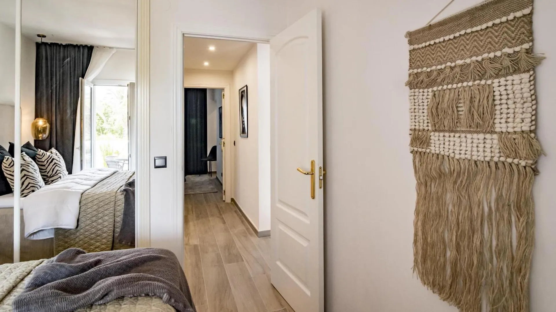 Apartment Pr- Stunning Flat Front Line Beach Puerto Banus Marbella Spain